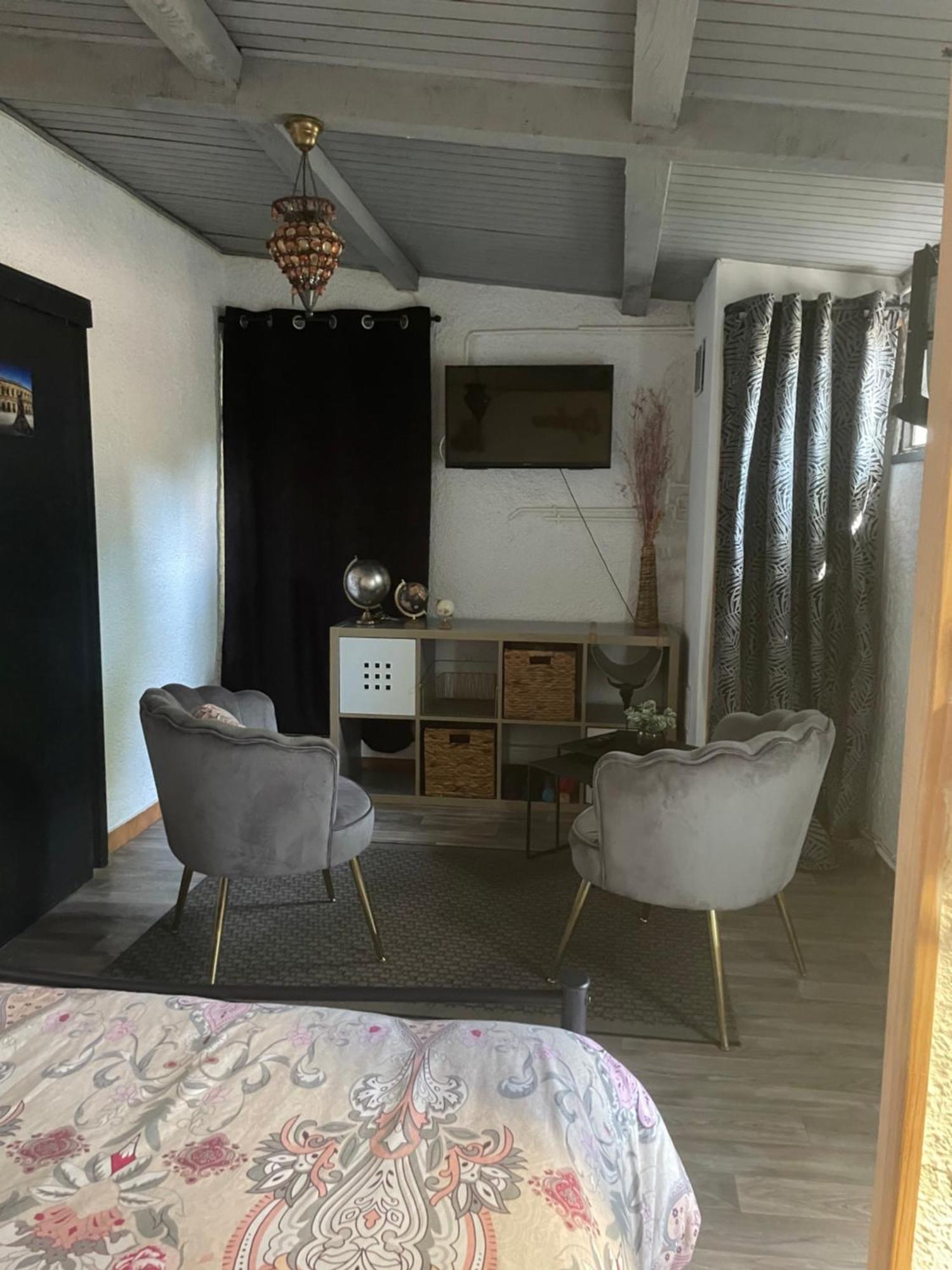 Studio Havre De Paix Au Pont Du Gard Piscine Et Jacuzzi Chez Valerie Payre Vers Pont du Gard Εξωτερικό φωτογραφία